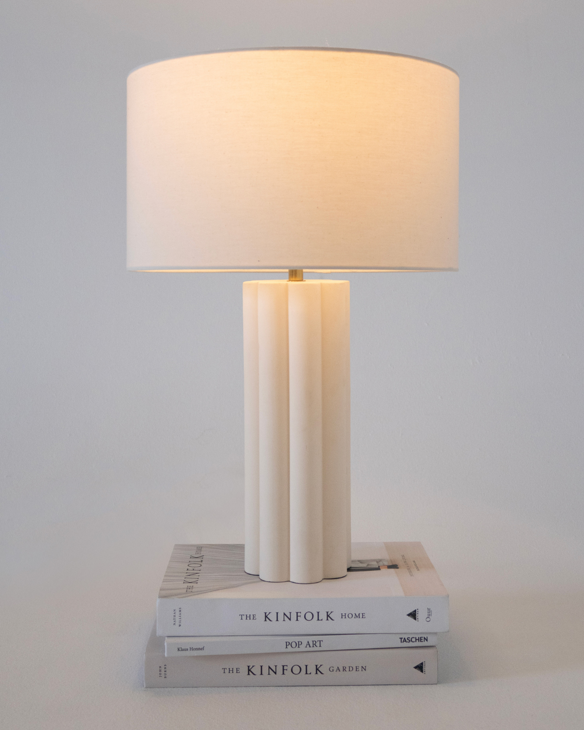 Brightech_BeccaTableLamp_Ceramic_Cream.png