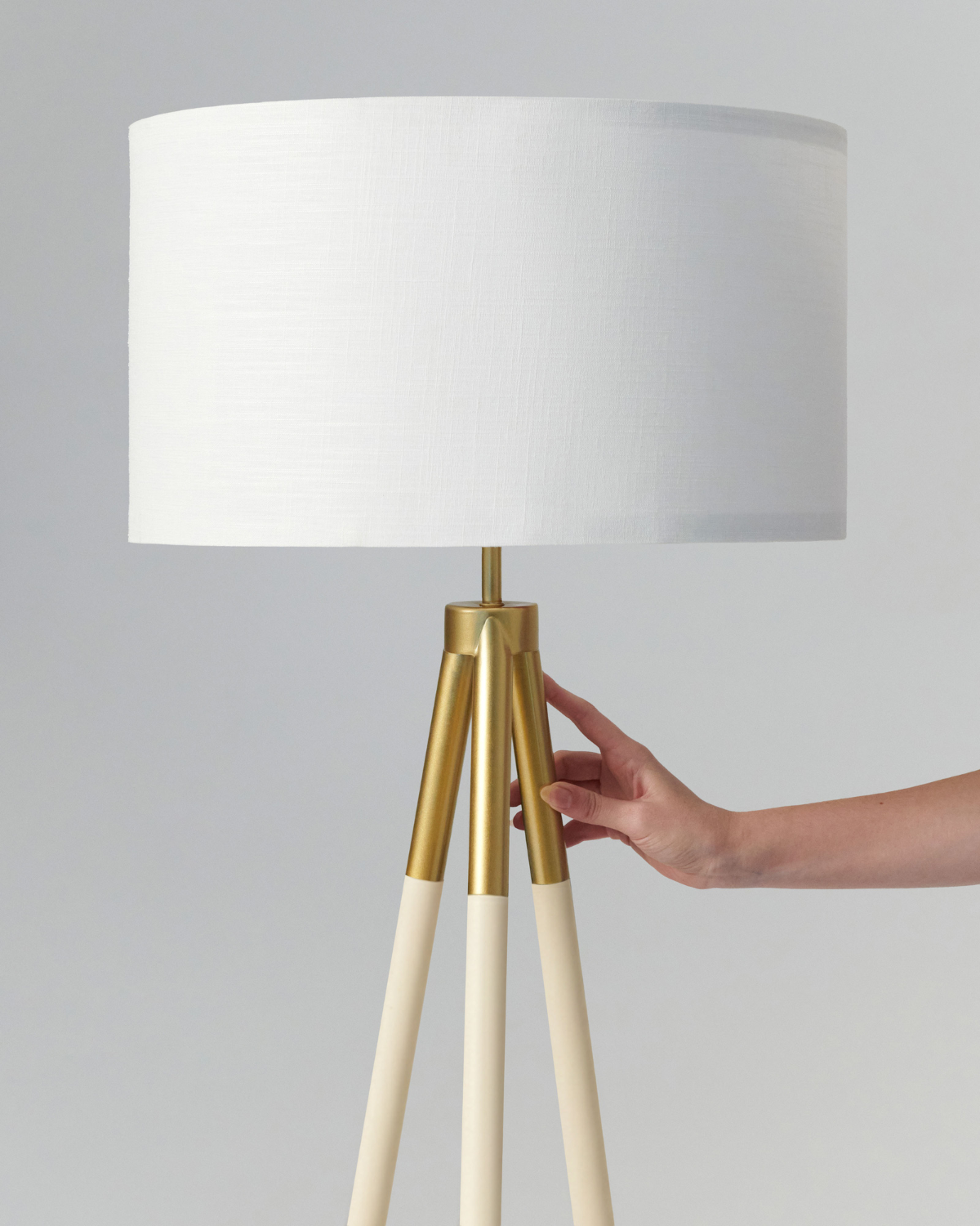 Brightech_LeviFloorLamp_Metal_Cream.png