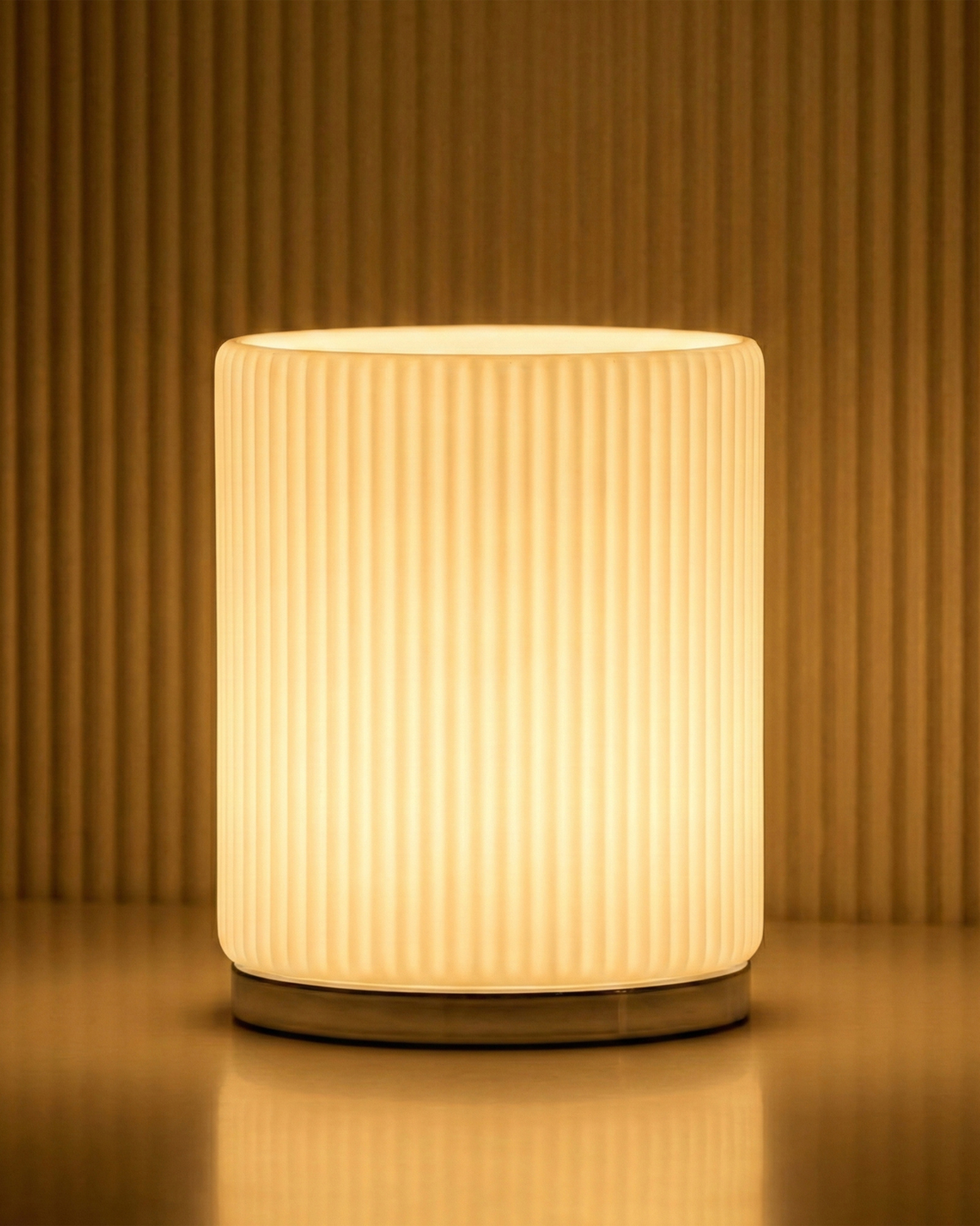 Brightech_LumiTableLamp_Glass_Chrome2.png