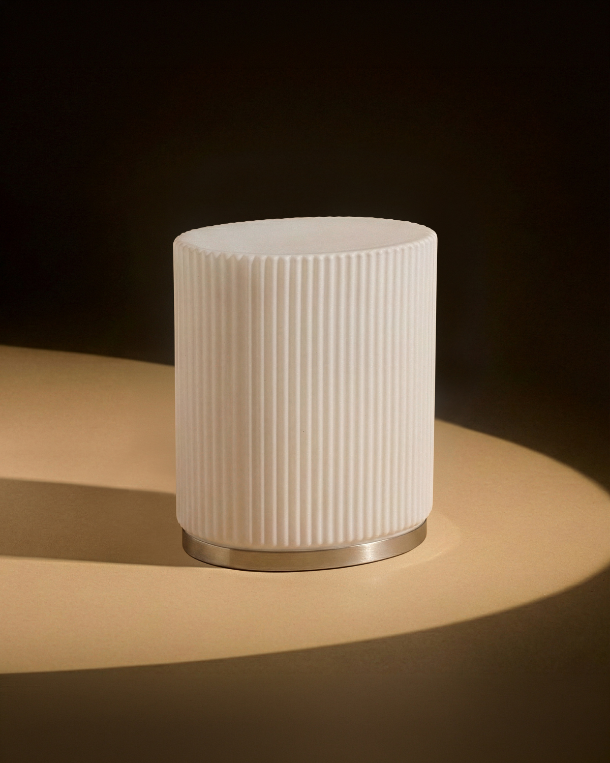 Brightech_LumiTableLamp_Glass_Chrome3.png