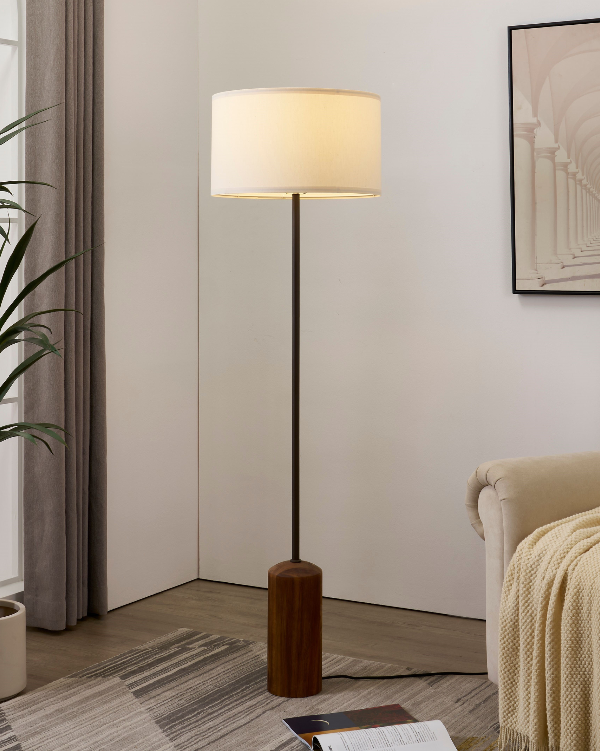 Brightech_OrenFloorlamp_Wood_Brown2.png