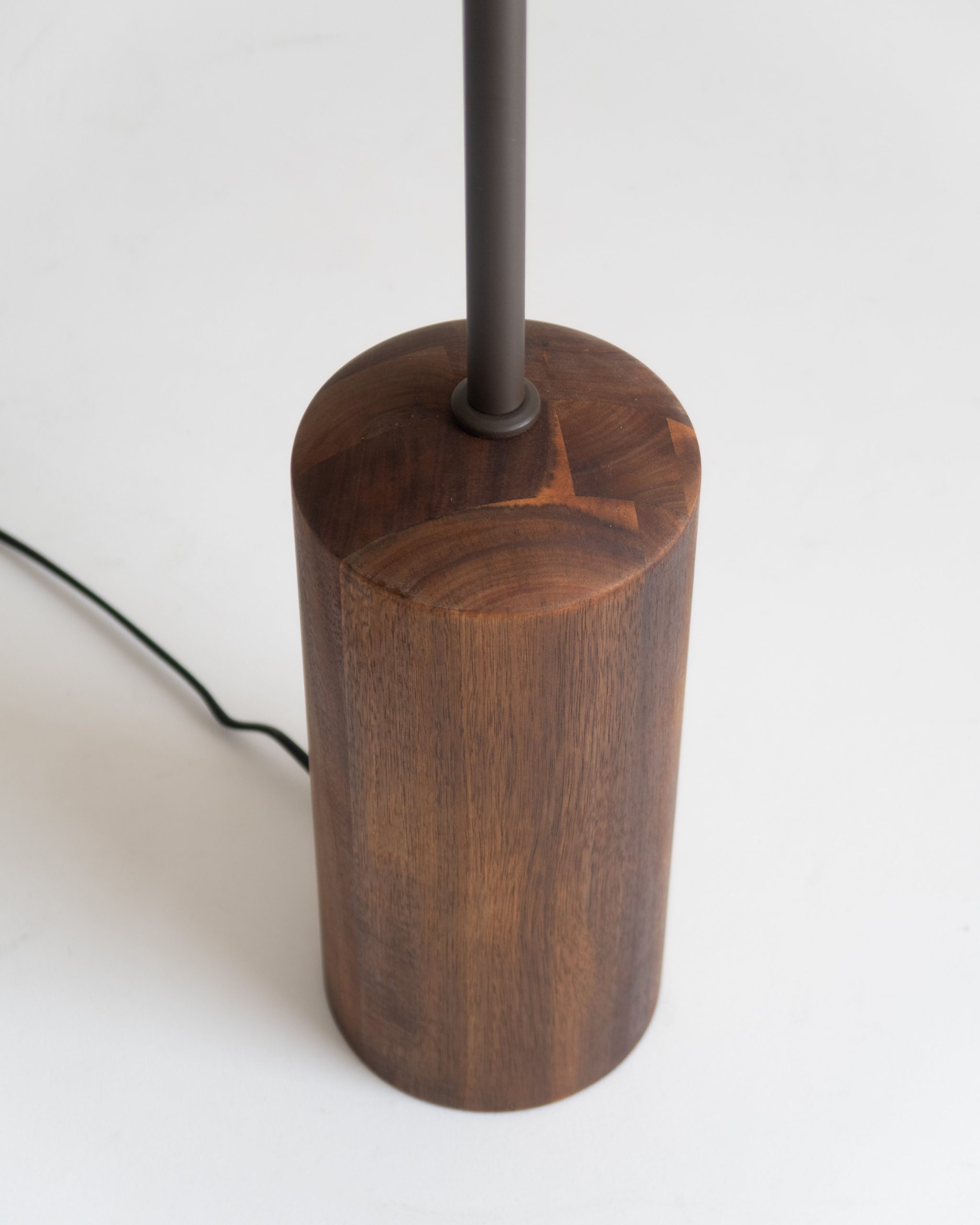 Brightech_OrenFloorlamp_Wood_Brown7.jpg