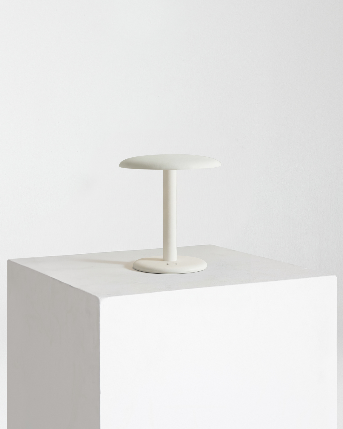 ZenoWhitePedestal.png